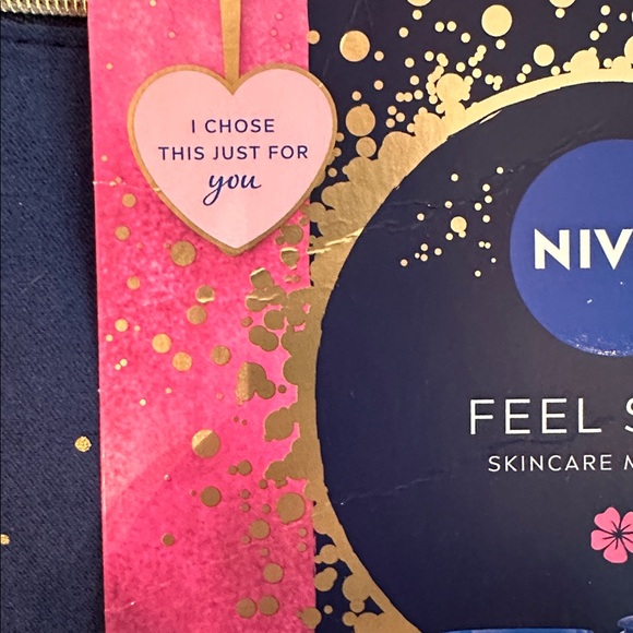 NWT Nivea Feel Radiant Skincare Moments 6 piece set - Picture 10 of 12